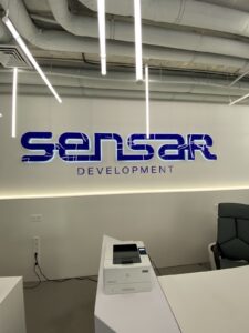 Контражурна табличка для офісу Sensar